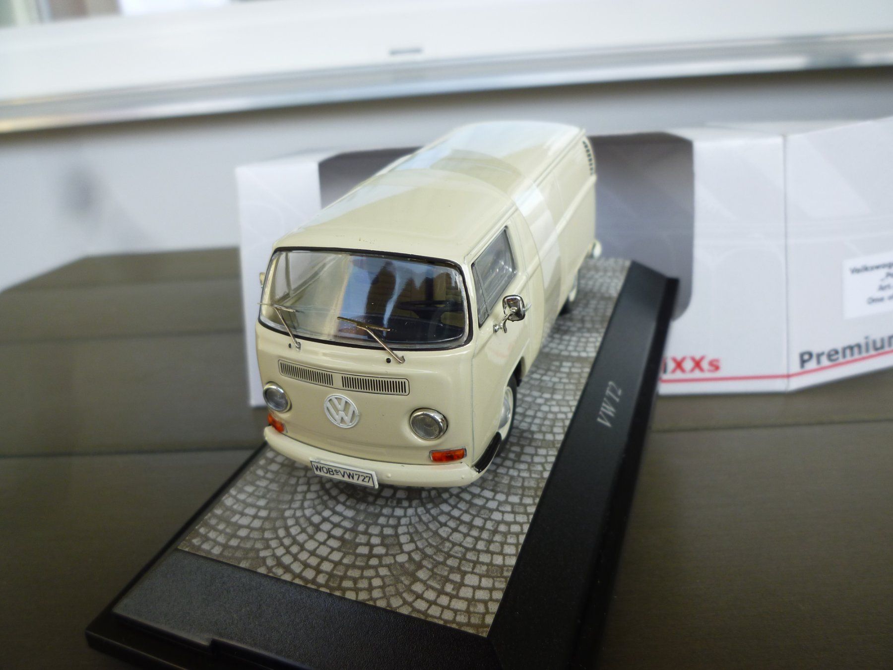 Volkswagen Modellini d'auto: VW T2 Kastenwagen – Nuovo e nell'imballaggio originale da Flawil venduto da Imperiosud 2