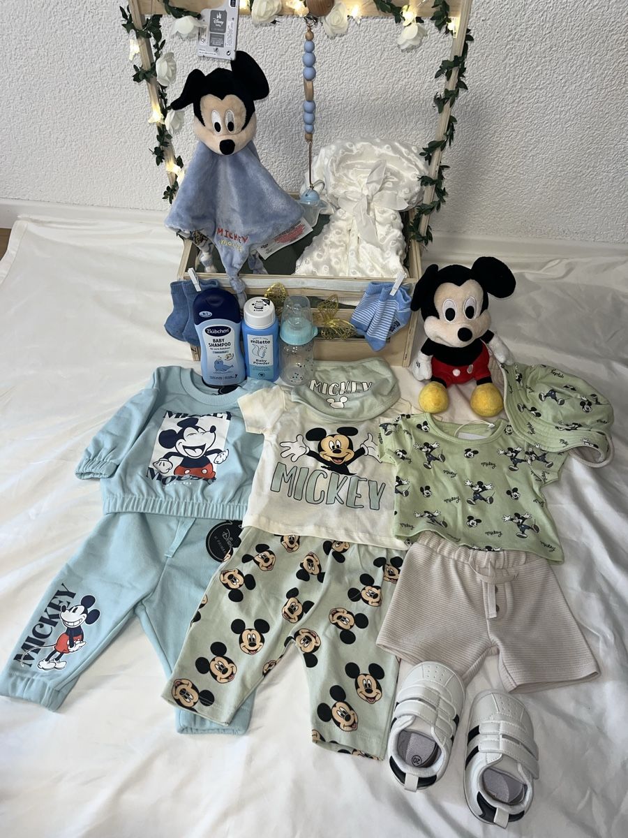 Lotti & Set di vestiti: Mickey Mouse Baby Geschenkset – Nuovo e nell'imballaggio originale da Eschlikon TG venduto da murati123 3