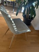 Stühle Weiss und Grün- Holzbeine