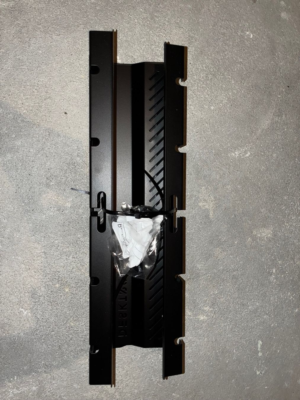 Altro Materiale elettrico: Kabelhalter Desktronic neuwertig – Usato da Thun venduto da Bianca-Schweiz 2