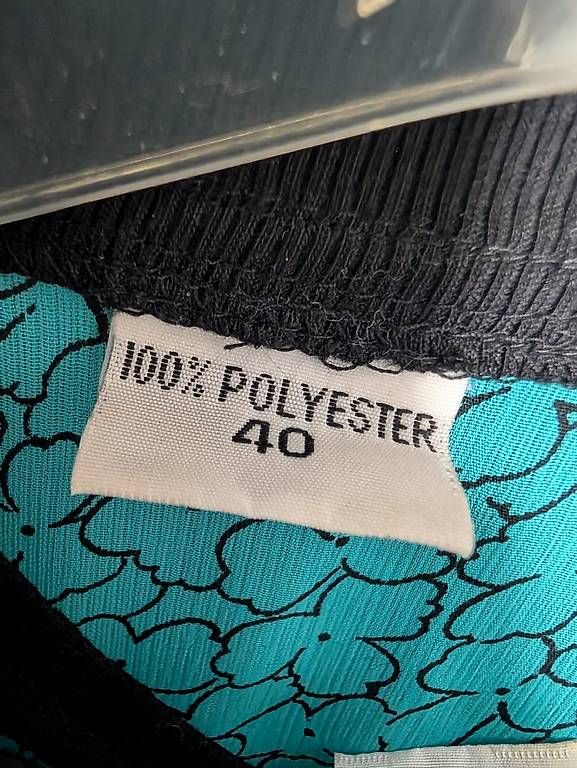 Lotti di vestiti: Vintage 3-Teiler: Plissee & Top – Usato da Zürich venduto da wil_b5bf 1