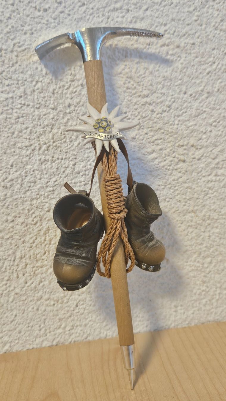 Tutte le decorazioni: Eispickel, Edelweiss, Wanderschuhe Deko Objekt Gornergrat – Usato da Jona venduto da ASMARADO