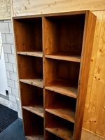 Massives Holz-Bücherregal, dunkel gebeizt