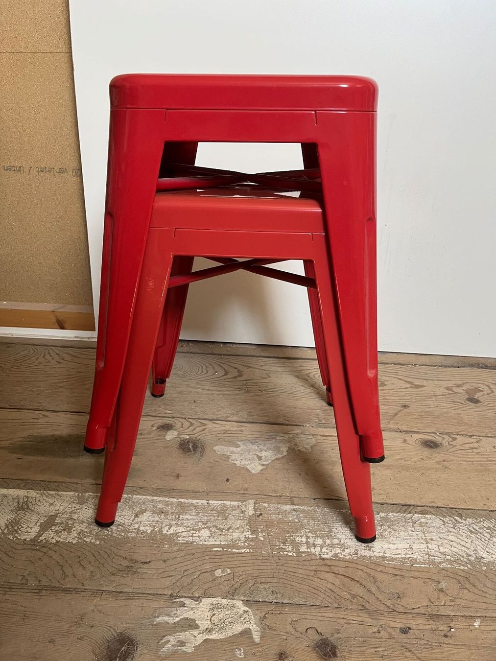 Tabourets: 2 rote Metallhocker | Stapelbar | Industrie-Design – D'occasion à Derendingen par Sabine16 3