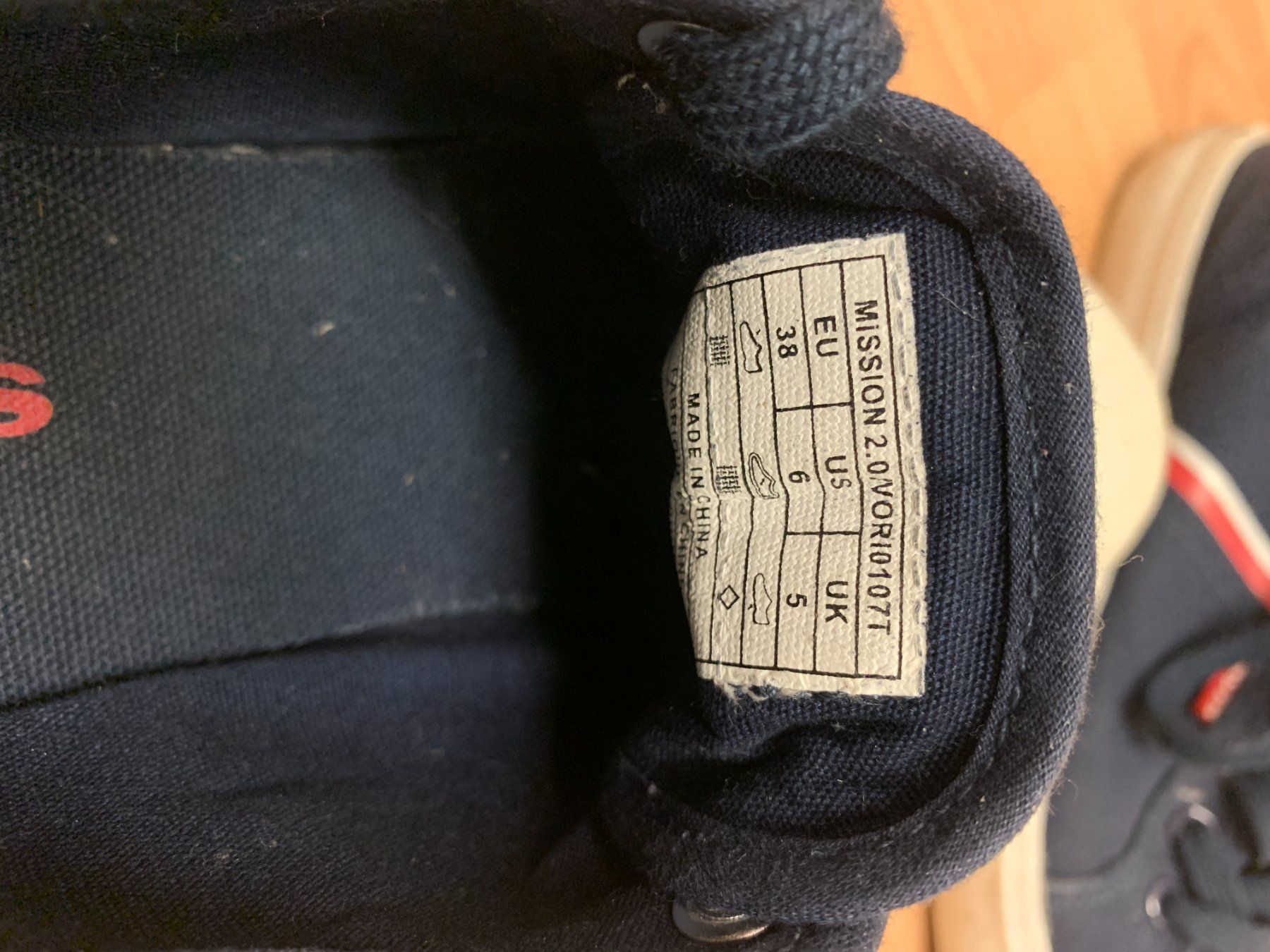 Scarpe per ragazze: Schuhe Levi's – Usato da Zug venduto da quaqua 2
