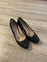 Unisa Black Leather Heels Size 40 - Spring Style Classics!