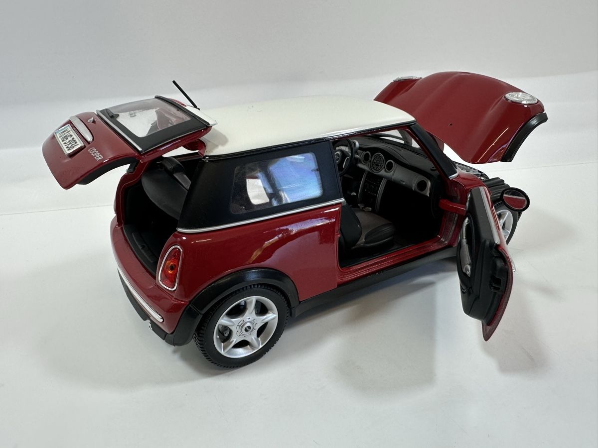 Maisto Modellini d'auto: Mini Cooper 1:18, rot-weiss, MAISTO – Nuovo (secondo la descrizione) da Zofingen venduto da rf9_x2xt 5