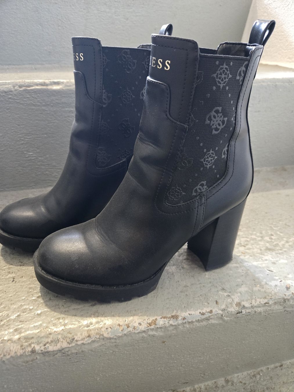 Guess Scarpe da donna: bottine Guess 37 – Usato da Bassecourt venduto da co.hurlimann