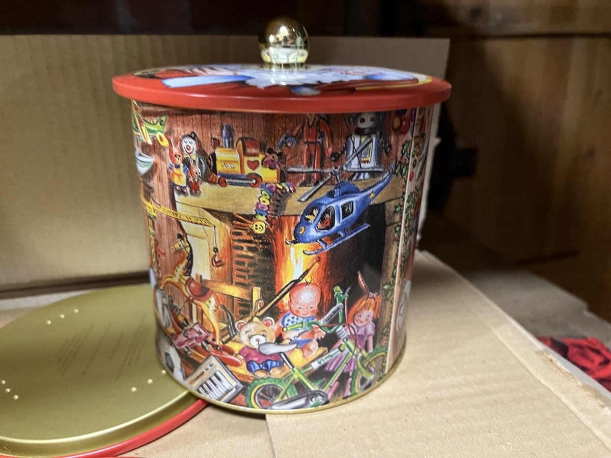 Zuckerdosen: Weihnachtsdose Blechdose Santichlaus – Neu und originalverpackt aus Basel von bellespirit 1