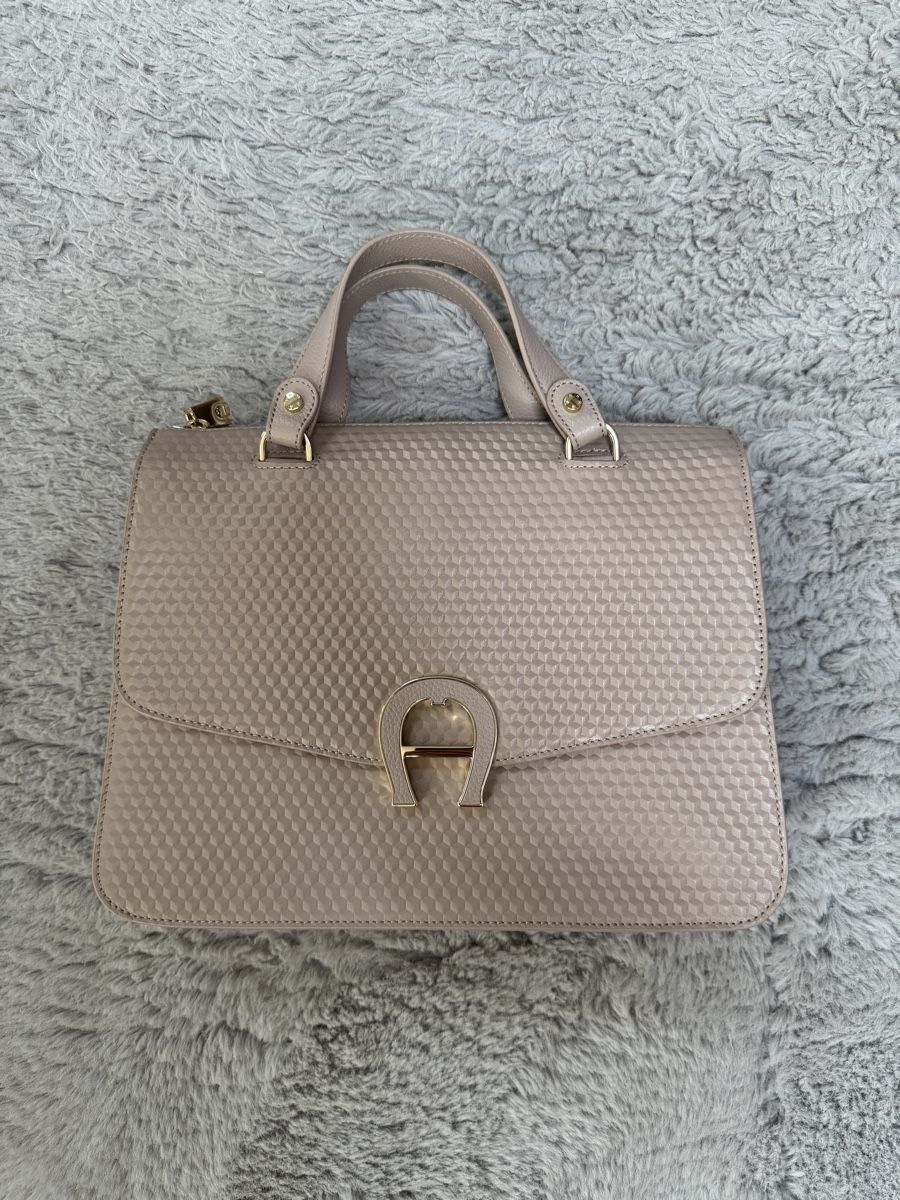 Aigner Borse da donna: Neue Agner Handtasche Beige Modell Pina – Nuovo e nell'imballaggio originale da Aesch BL venduto da comven