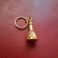 Anhänger mit Goldsymbol