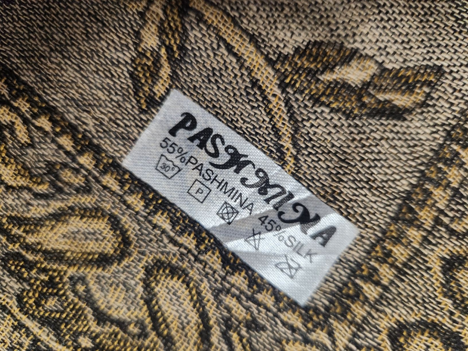 Foulard & Sciarpe: Écharpe Pashmina 55% et Soie 45% – Usato da Niedergösgen venduto da Eva2410 3