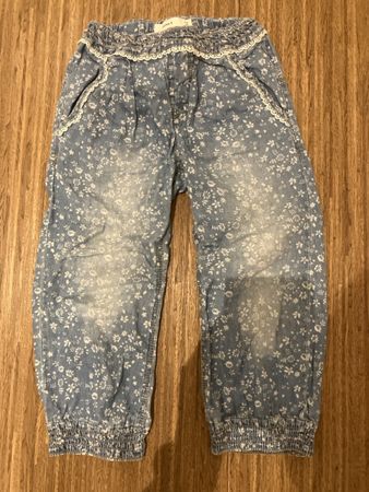 Süsse Sommerhose mit Blumenmuster, Grösse 98, Name it 🛍️