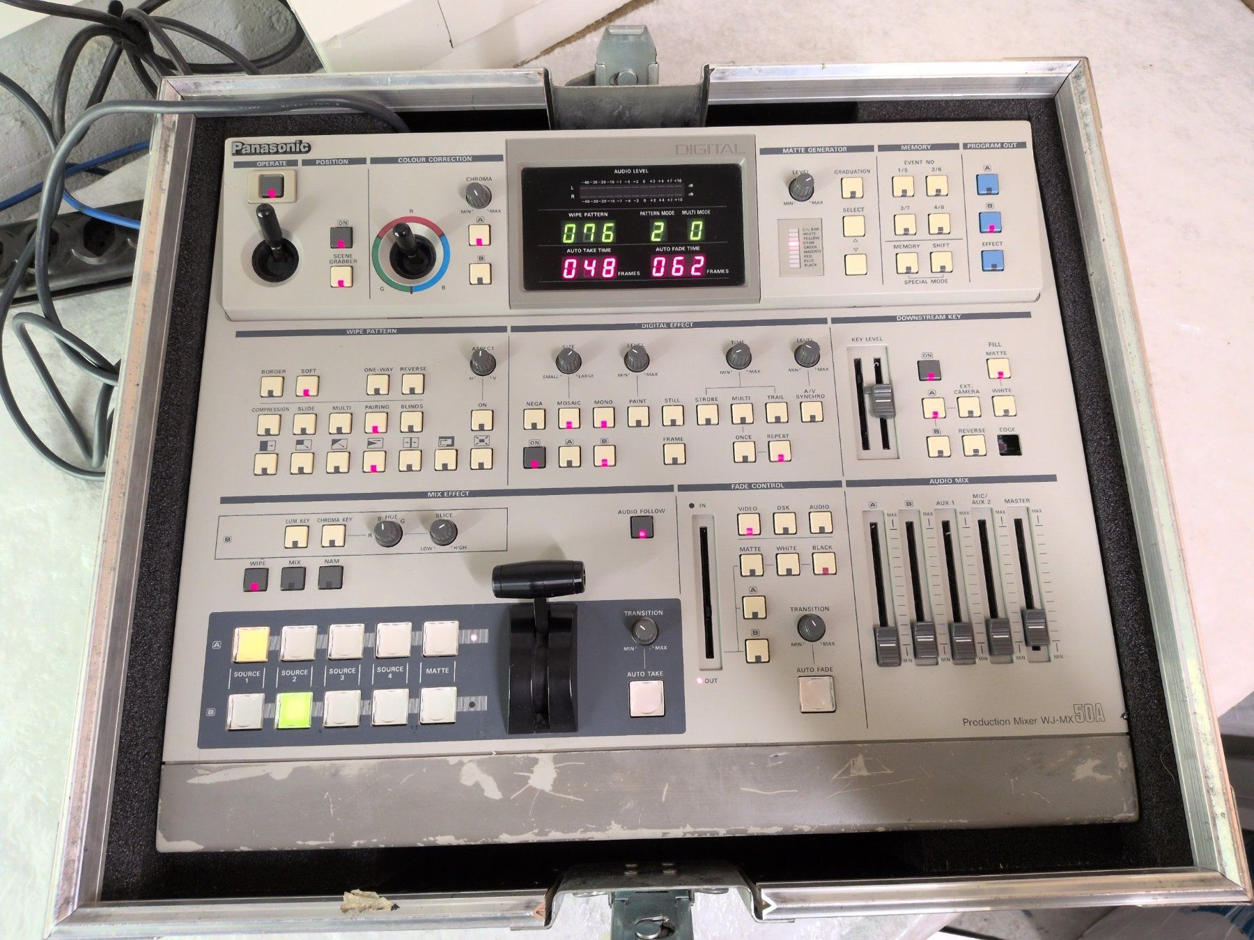 Panasonic Console di mixaggio: Panasonic WJ-MX50 Videomixer VJ + Flightcase! – Usato da Basel venduto da Fcol 4