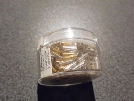 Döschen Stifte silbrig und goldig