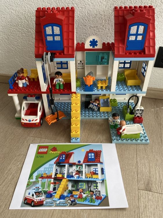 Lego Duplo 5795 hôpital (Gebraucht) in Delémont für CHF 50 – mit ...