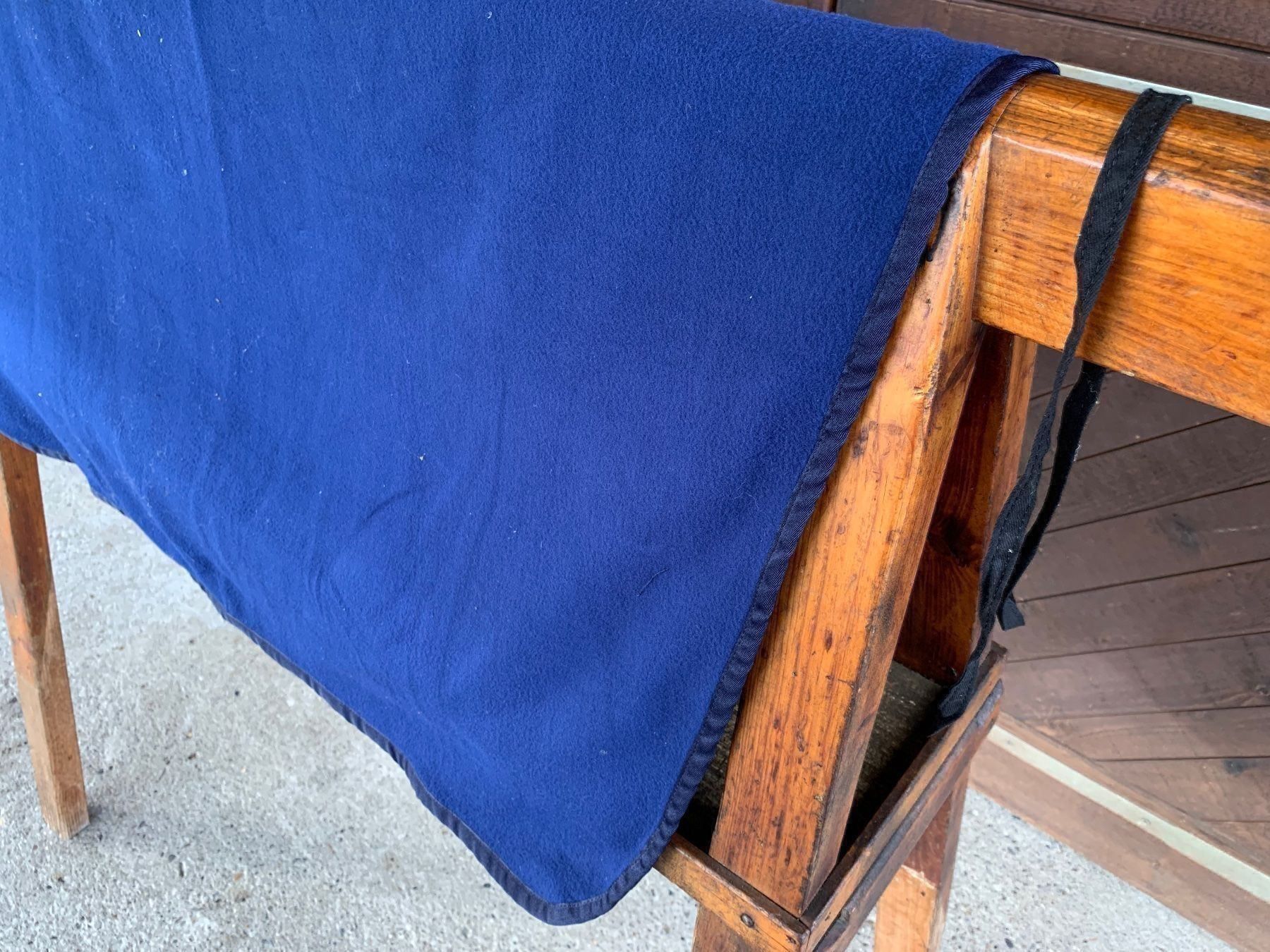 Carrozze: schöne dunkelblaue Bockdecke – Usato da Feldbach venduto da Olive1 3