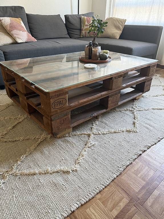 Tische: Couchtisch aus Palett mit Glasscheibe – Gebraucht aus Hinterkappelen von FCExpectedToulouse 1