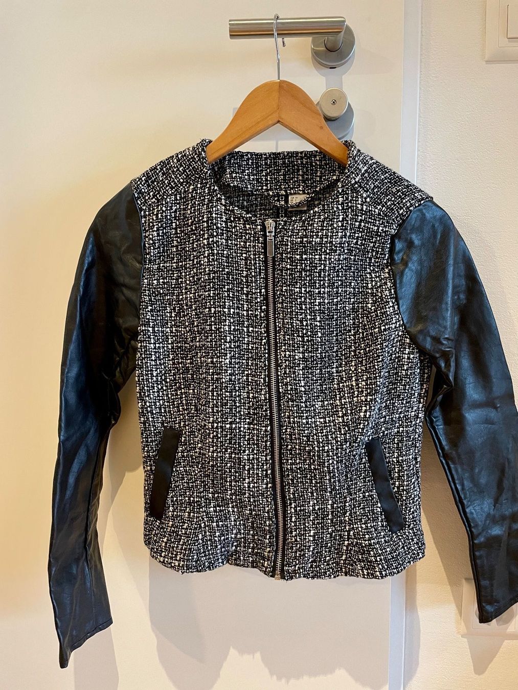 H&M Jacken: H&M Blazer/Übergangsjacke (34) – Gebraucht aus Triesen von antonellaaa_