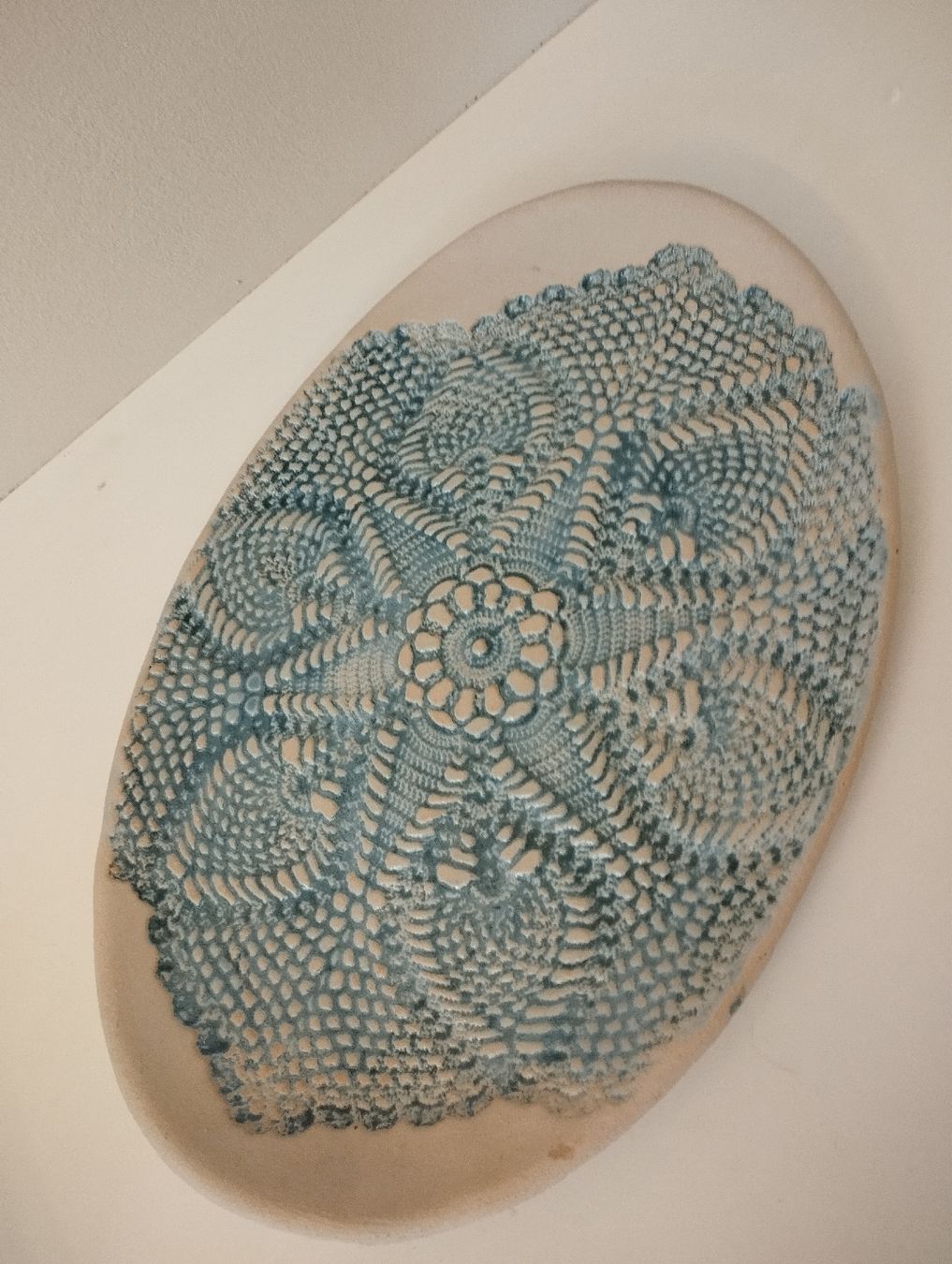 Tutte le decorazioni: Keramikplatte mit Häkelmuster - Vintage Deko – Nuovo (secondo la descrizione) da Matzendorf venduto da CRX1990 1