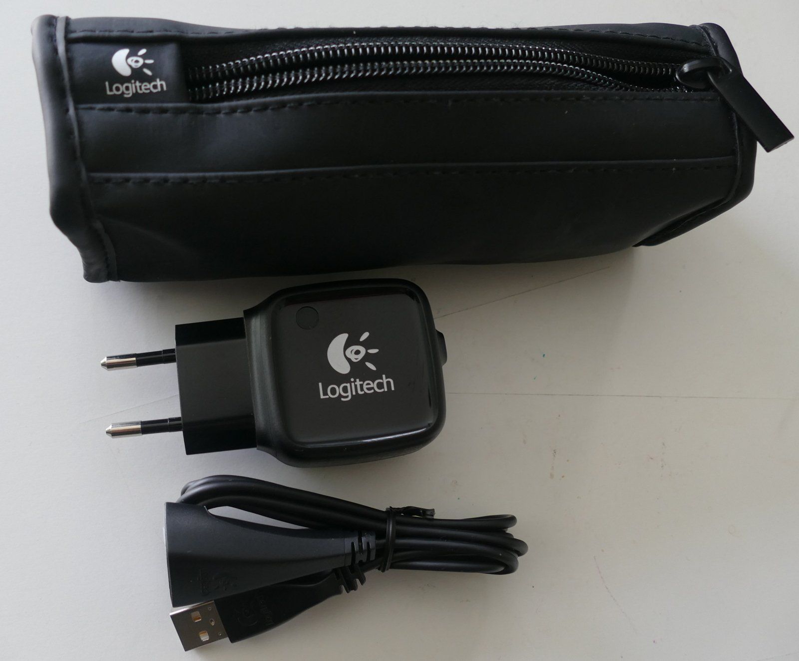 Caricabatterie: Logitech Ladegerät mit Kabel und USB-Empfänger – Nuovo (secondo la descrizione) da Dietlikon venduto da kes_j6d7