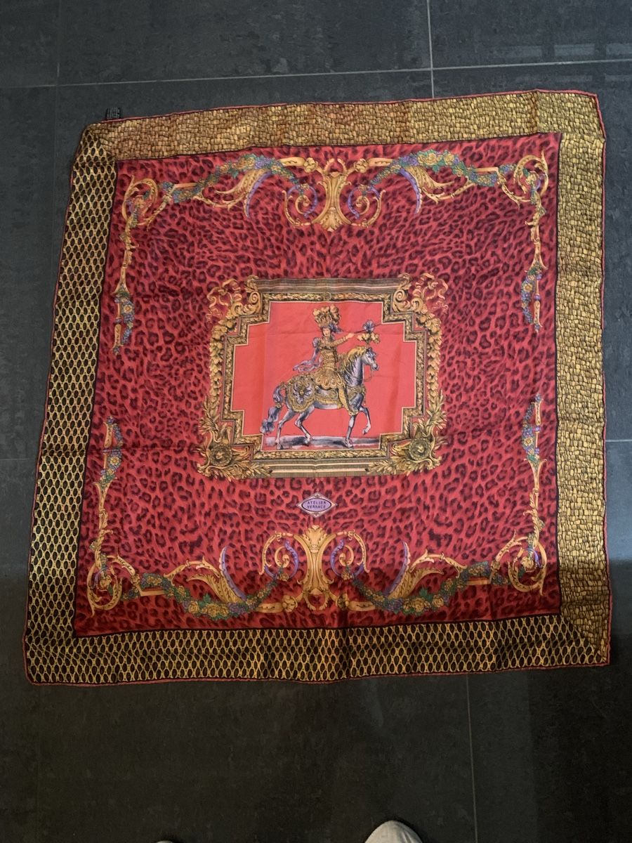 Versace Foulard & Sciarpe: Gianni Versace Foulard – Usato da Bergdietikon venduto da zor_856j