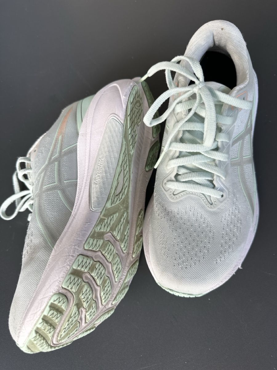 Asics Chaussures femmes: Asics+Nike Turnschuhe Gr.40 – D'occasion à Davos Platz par Anakonda1 1
