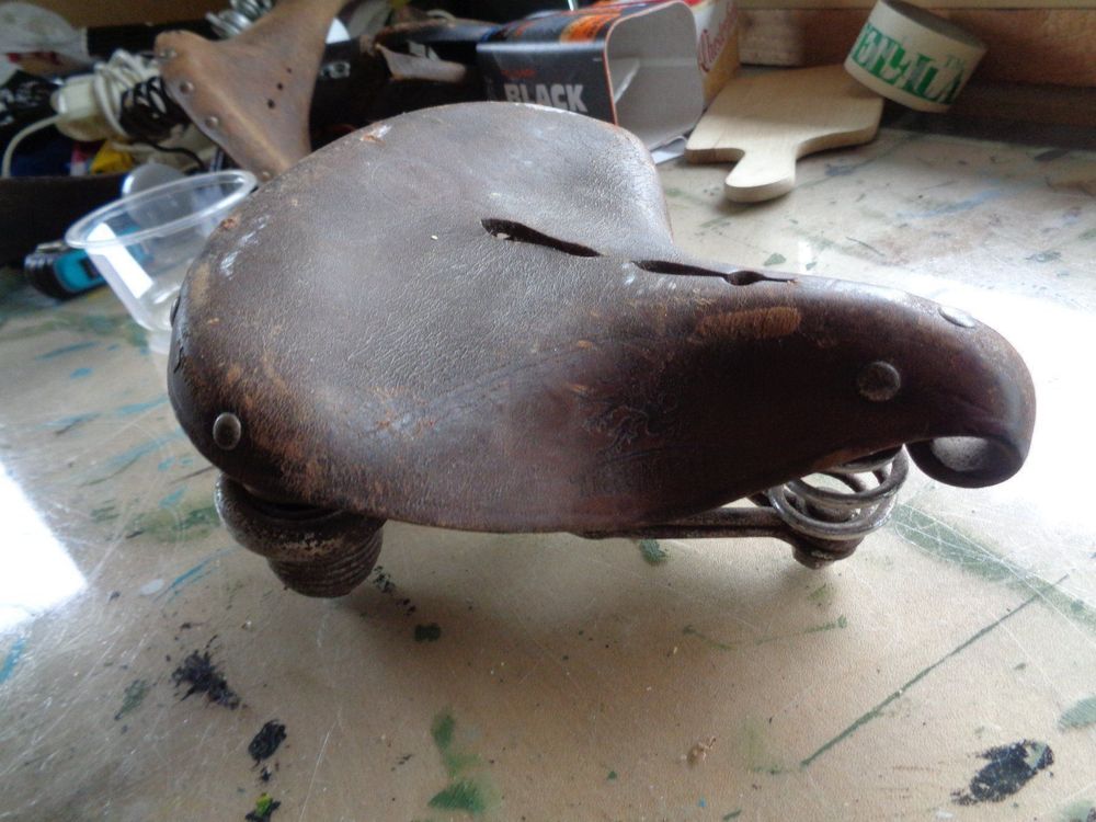 Selle de vélo universelle Wittkop Medicus Air pour vélo de trekking et VTT avec mousse