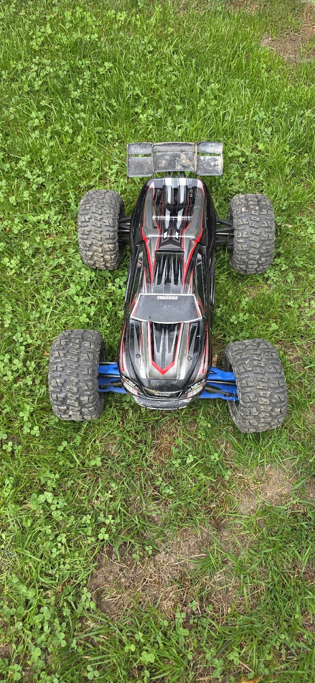Traxxas Modellismo RC: Traxxas E-Revo RC Modellauto  – Usato da Meikirch venduto da Letgo01 1