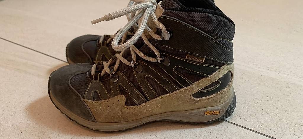Scarpe per ragazzi: Wanderschuhe Vibram Grösse 32 Gore Tex – Usato da Kastanienbaum venduto da pet_57dn 2