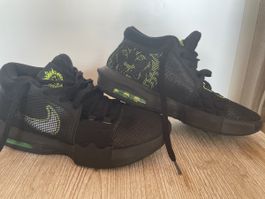 Basketballschuhe Lebron Witness VIII FB2239 002 Schwarz EUR