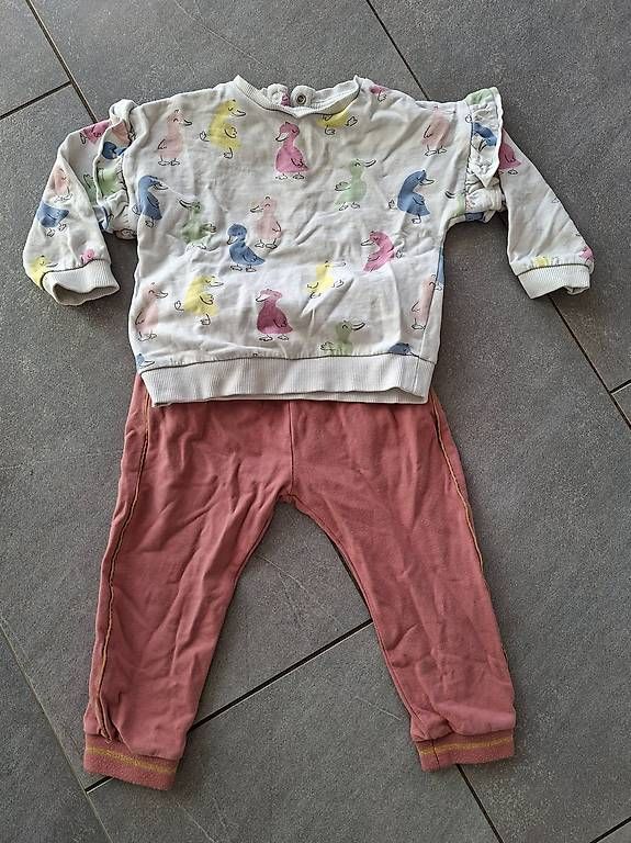 Ensembles coordonnés: Pullover und Hose Gr. 86 – D'occasion à Andwil TG par Dorro