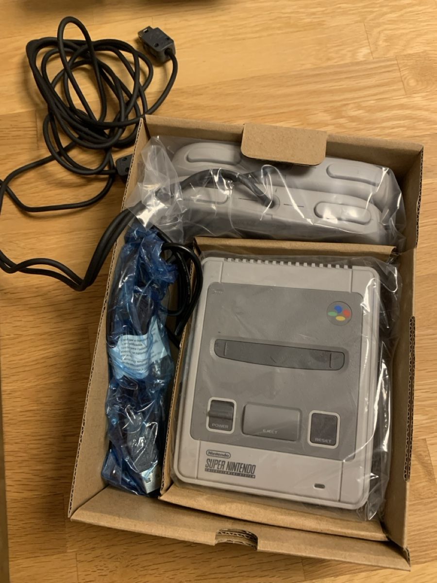 Nintendo Konsolen: Super Nintendo Classic Mini – Neu (gemäss Beschreibung) aus Bern von  1