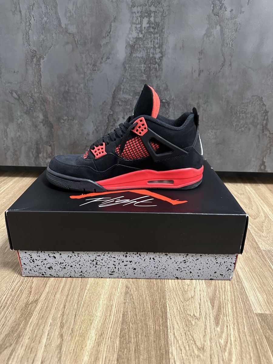 Jordan Herrenschuhe: Jordan 4 Retro Red Thunder (Schwarz/Rot) – Gebraucht aus Zürich von Ale-061106 4