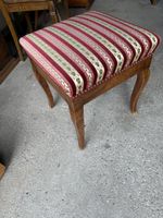 Antiker Hocker . Vintage Look
