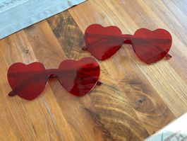2 Herz Sonnenbrillen rot Nie gebraucht