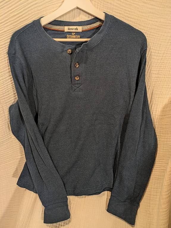 Pullover & Sweatshirts: Pullover von Rework Grösse L – Gebraucht aus Schwyz von Magdalena86