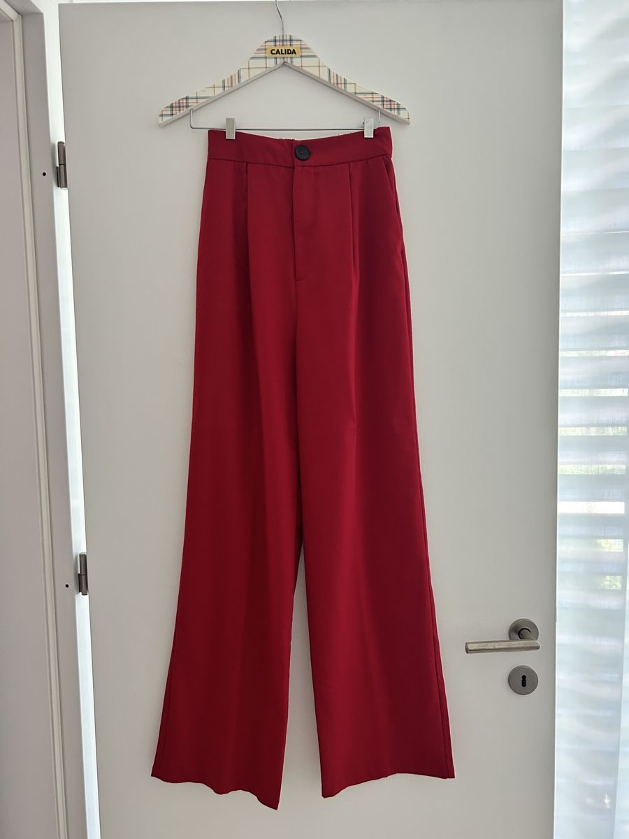 Stradivarius Pantaloni: Stradivarius Stoffhose Grösse 34 Rot – Usato da Oberkirch LU venduto da a.nn.y