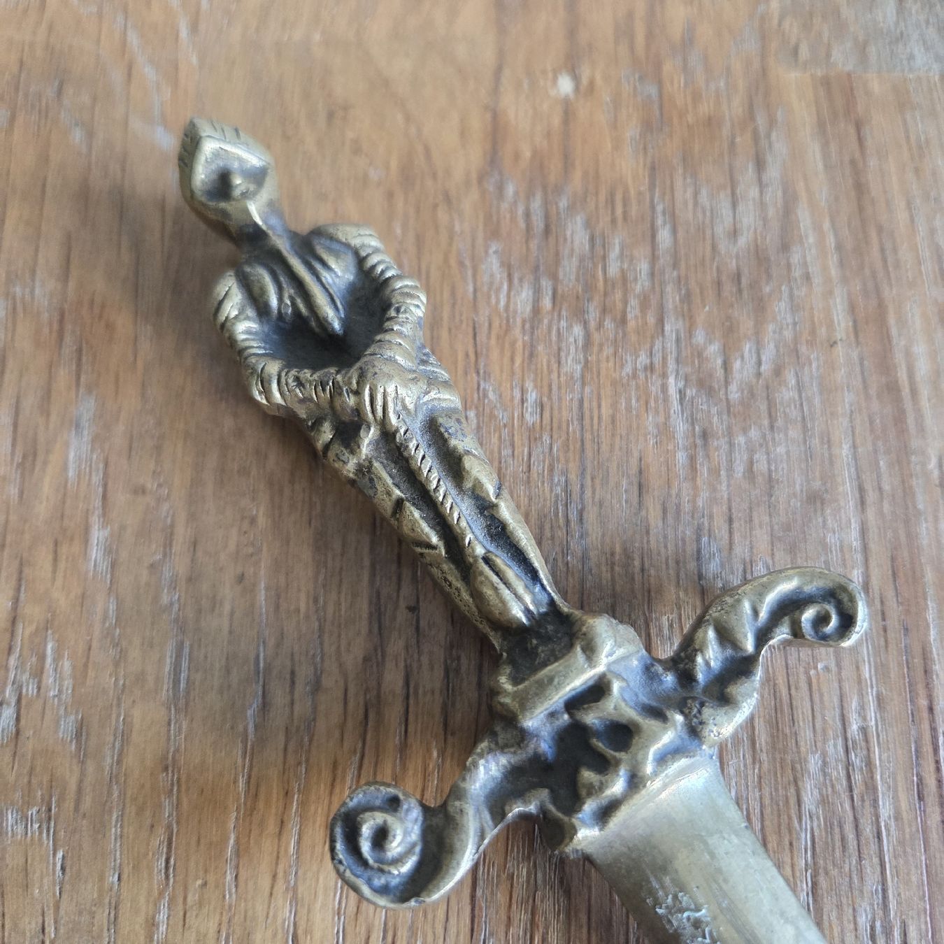 Autres fournitures de bureau: Brieföffner Figur Ritter Messing antik  – D'occasion à Stans par Ducati16 7