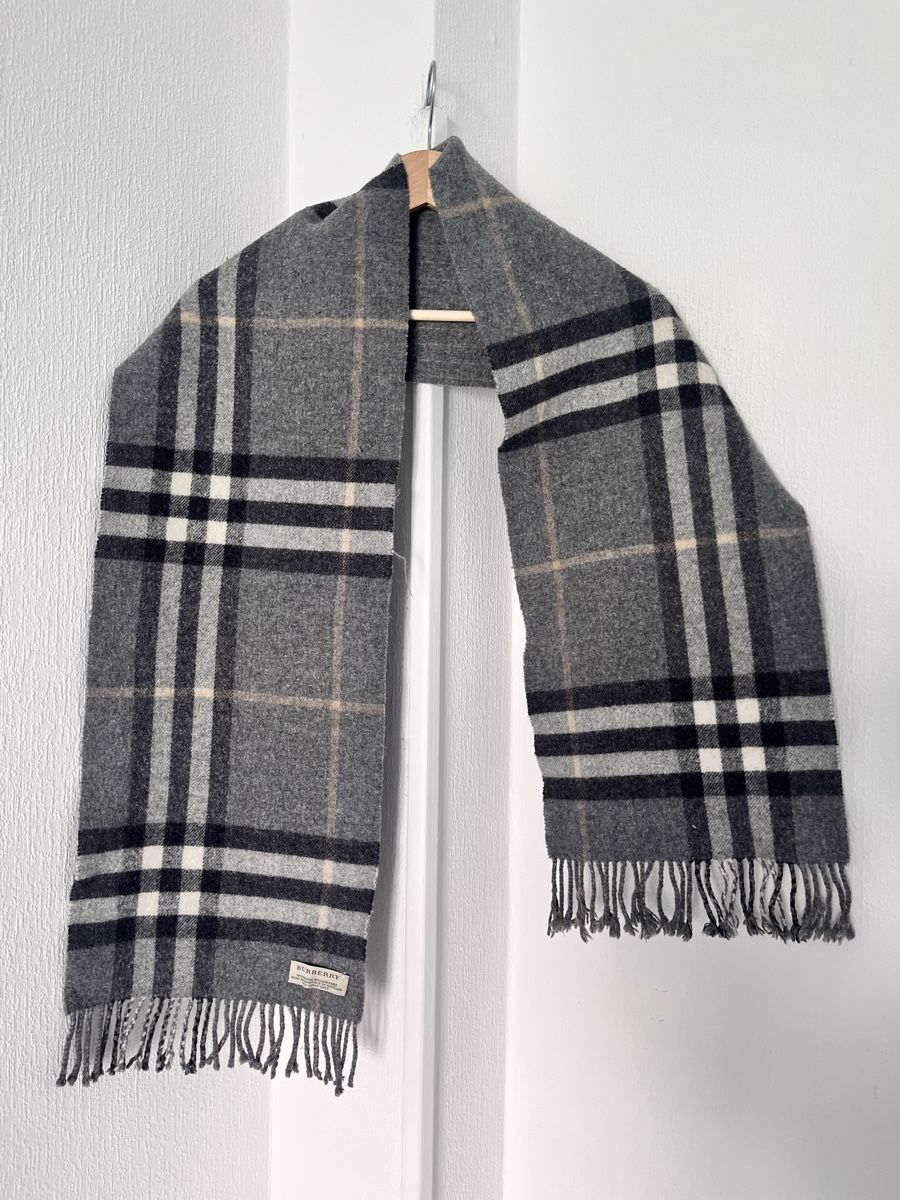 Burberry Foulard & Sciarpe: Burberry Scarf Check Pattern Grey Wool Cashmere Used – Usato da Lausanne venduto da Danash