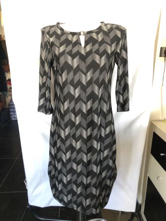 Robe manches longues OVS noire motifs graphiques chevron