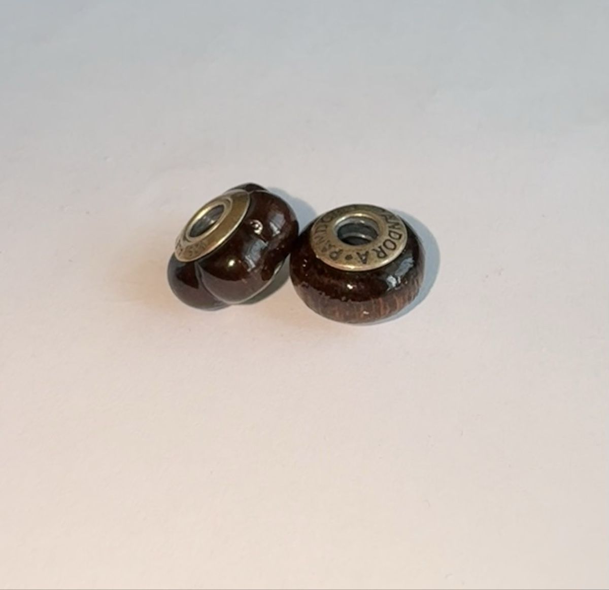 Pandora Ciondoli: Pandora Charms 2 Stk. Holz – Usato da Brienz BE venduto da jeyjeyyyyy 1