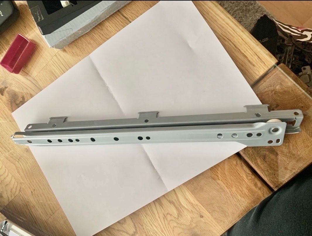 Étagères: Schubladen schiene 35 cm – D'occasion à flamatt par mmkarton 2