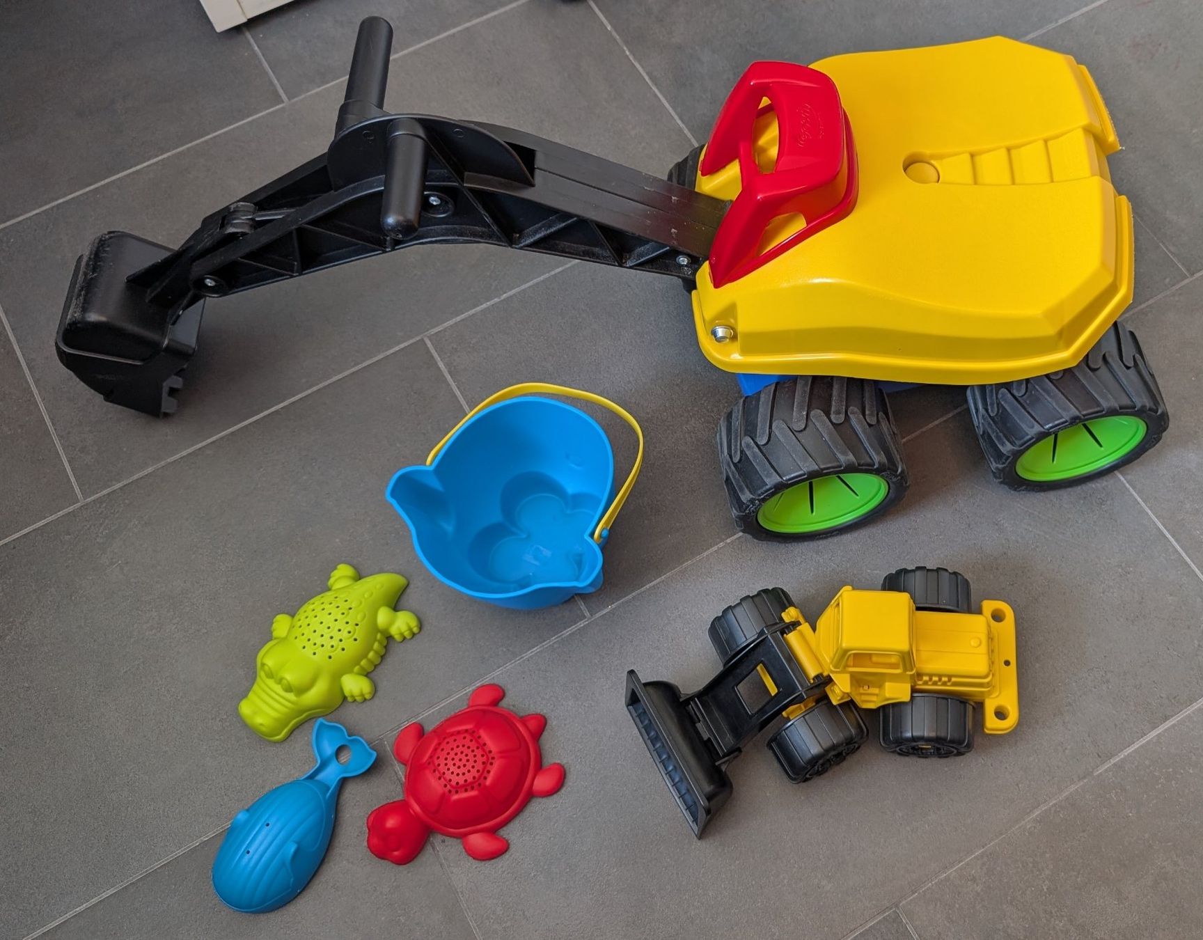 Sabbiera per bambini: GOWI Giant Bagger Sitzbagger + Sandkastenspielzeug – Usato da Liestal venduto da Fulcrum
