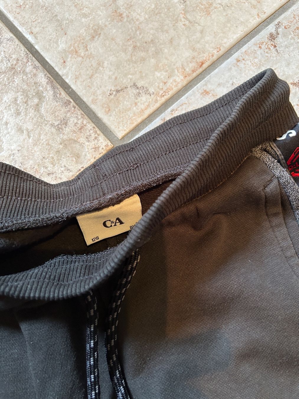C&A Pantaloni: Trainerhose, 2 Stk., Gr. 128 – Usato da Reichenburg venduto da nanuk015 1