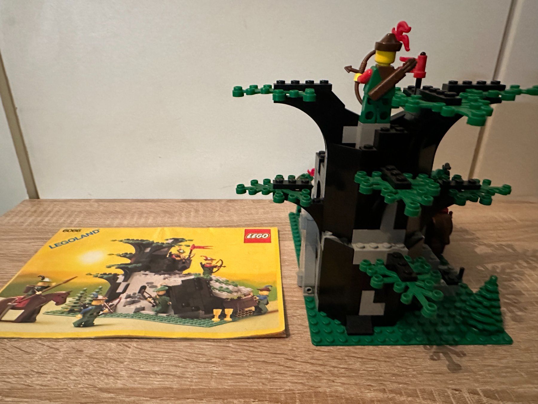 Lego Kit di costruzioni: LEGO Ritter 6066 Camouflaged Outpost – Usato da Basel venduto da Don-Angel 2