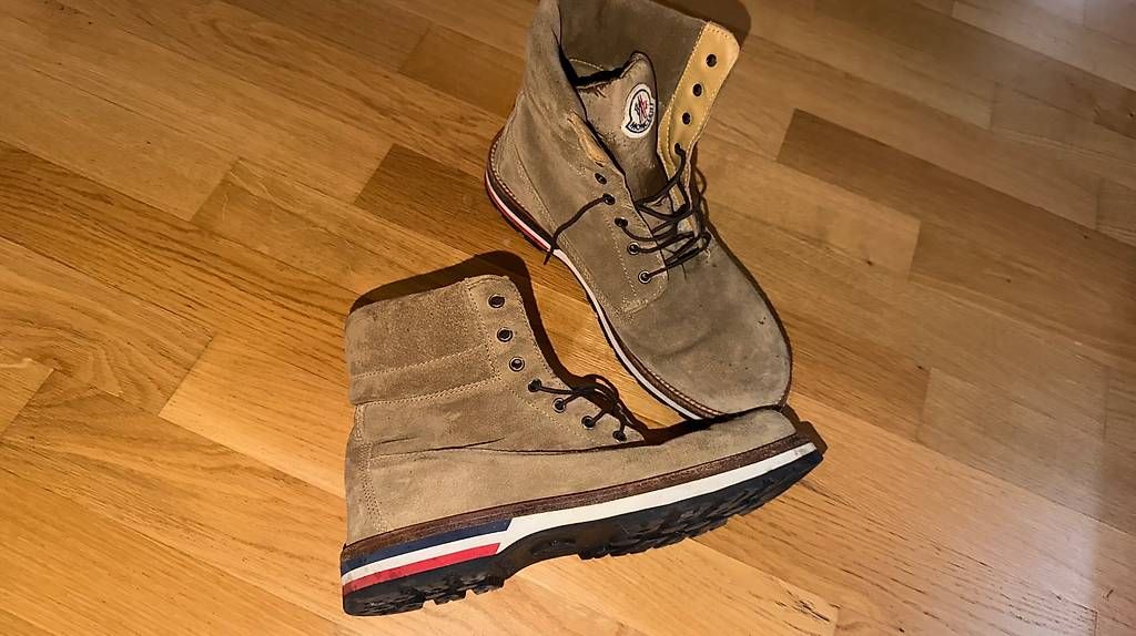 Moncler Scarpe da uomo: Moncler Wildleder Stiefel Gr. 43 – Usato da Urtenen-Schönbühl venduto da Cemorra 1
