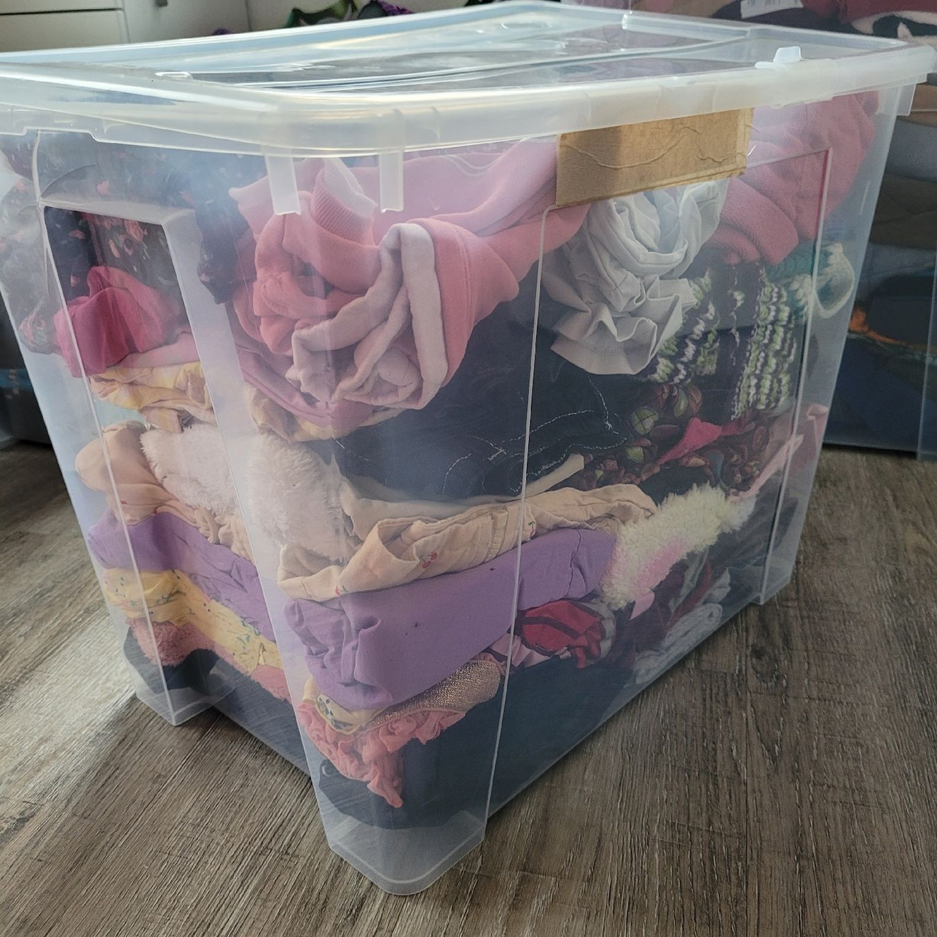 Kleiderpakete & -sets: Mädchen Kleiderpaket Kiste voll 98/104 – Gebraucht aus Niederbuchsiten von klengyel 8