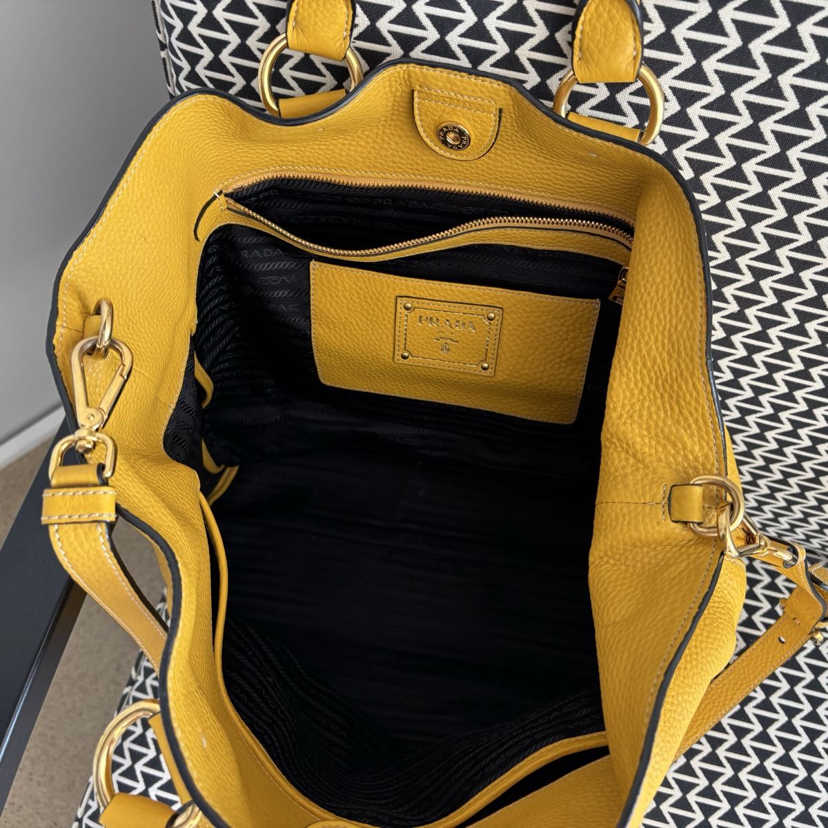 Prada Taschen für Damen: Prada Shopper – Gebraucht aus Biel/Bienne von Eiskristall08 3