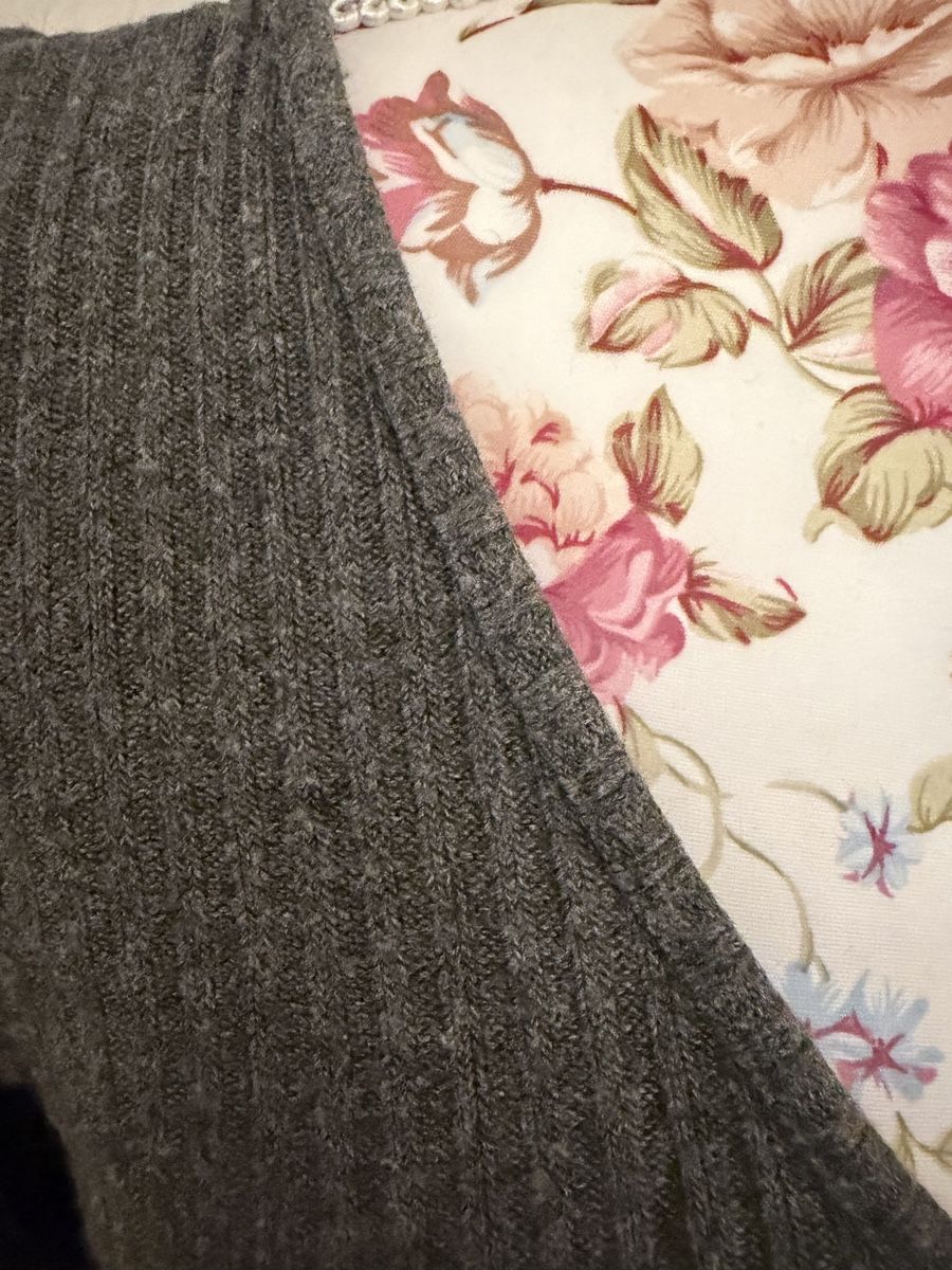 Brandy Melville Maglioni & Felpe: Kurzer Pullover Brandy Melville grau Gr S – Usato da Schönenberg ZH venduto da Pfupfli1 1